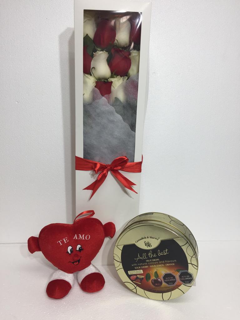 Caja con 12 Rosas ms Caramelos Mix de 400 Gramos y Peluche Corazn 19 cm